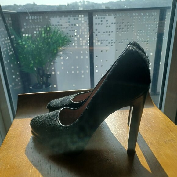 Ugg Collection Heels 7 - Picture 4 of 5